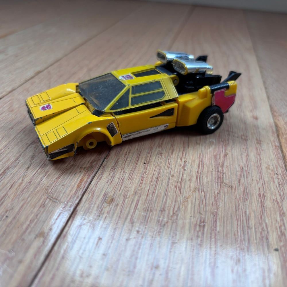 Takara Transformers G1 Sunstreaker Action Figure Yellow Lamborghini Japan 1984